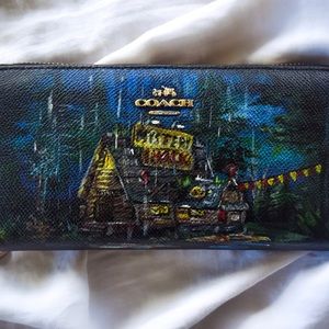 COACH WALLET (GOLD CHAIN SHOULDER STRAP)